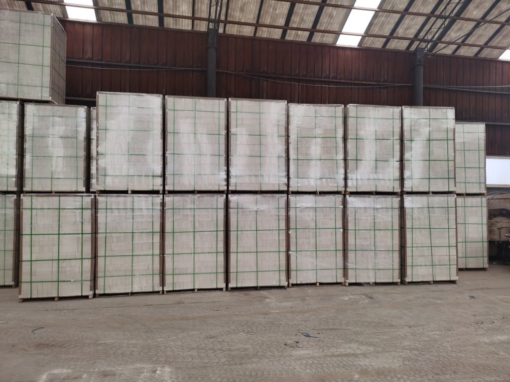 河南莫來石輕質磚廠家銷售_河南莫來石生產廠家_鄭州平順耐材 粘土磚_莫來石磚_高鋁磚廠家_耐火磚價格尺寸-鄭州平順耐材 河南莫來石保溫磚